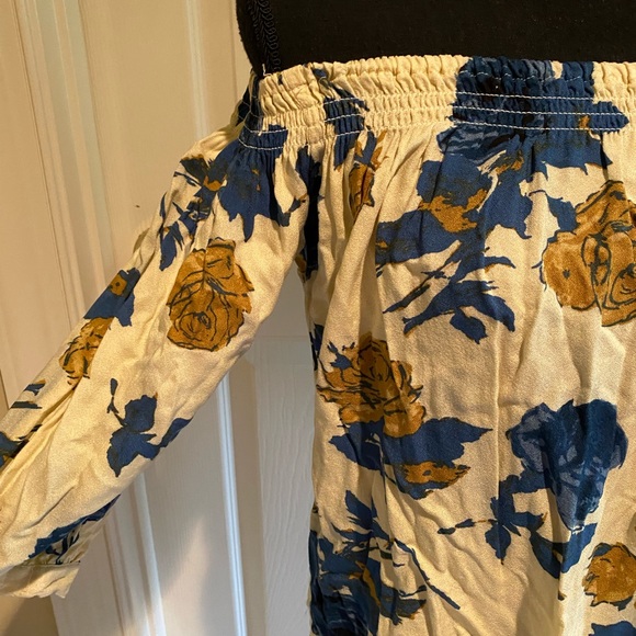 Floral off the shoulder top - Picture 3 of 5